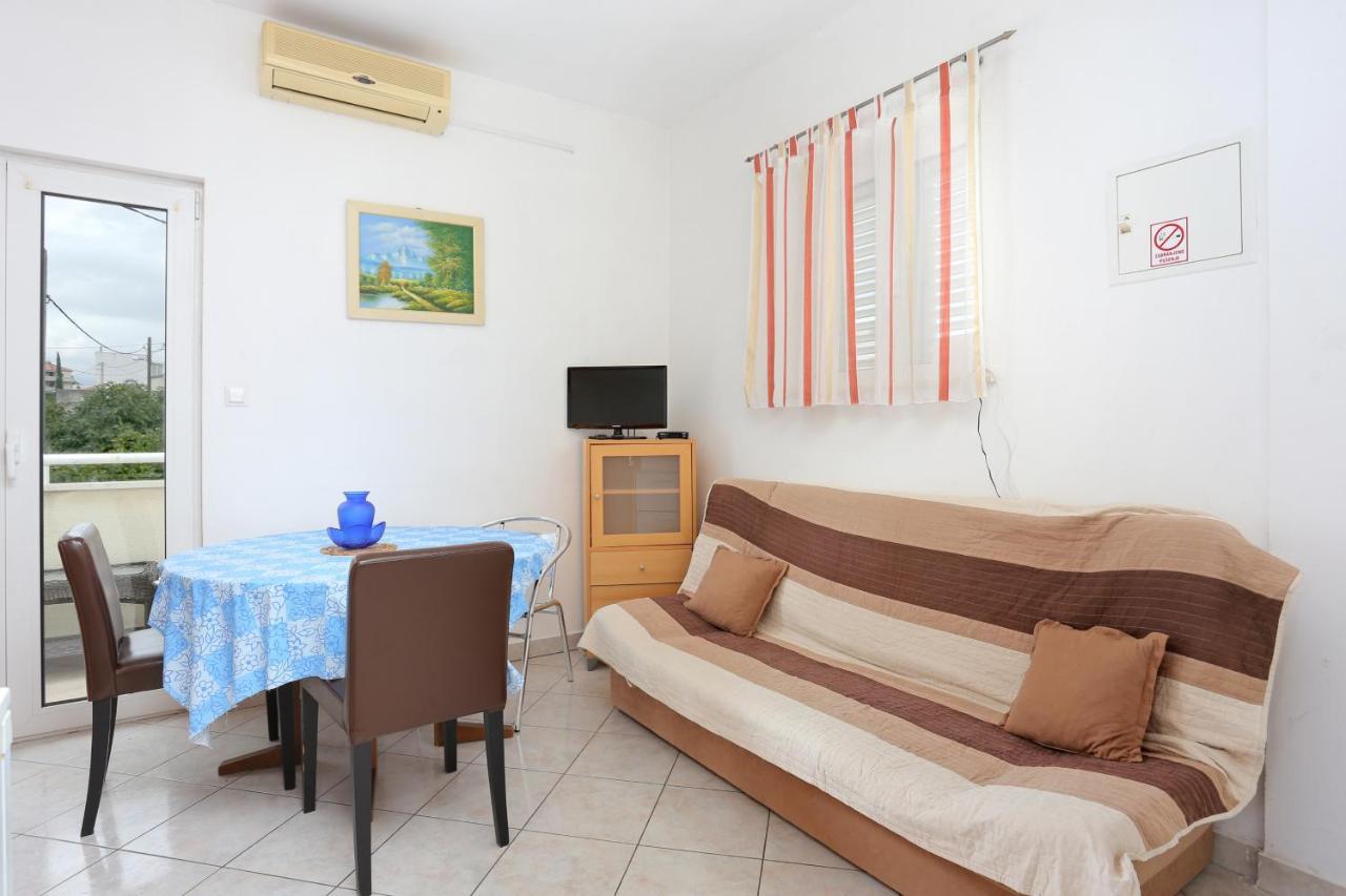 Apartment With A Parking Space - 19039 Split