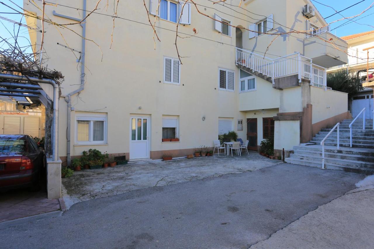 With A Parking Space - 19039 * Split